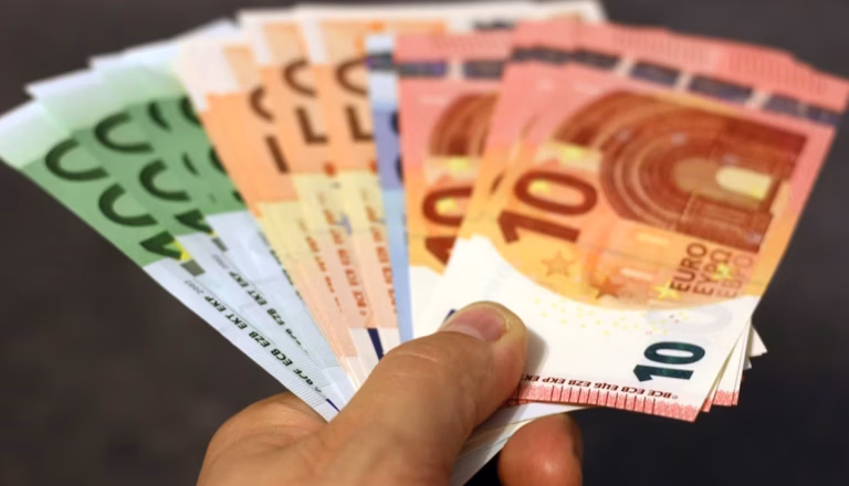 Quel est le SMIC en Suisse, converti en euros ?